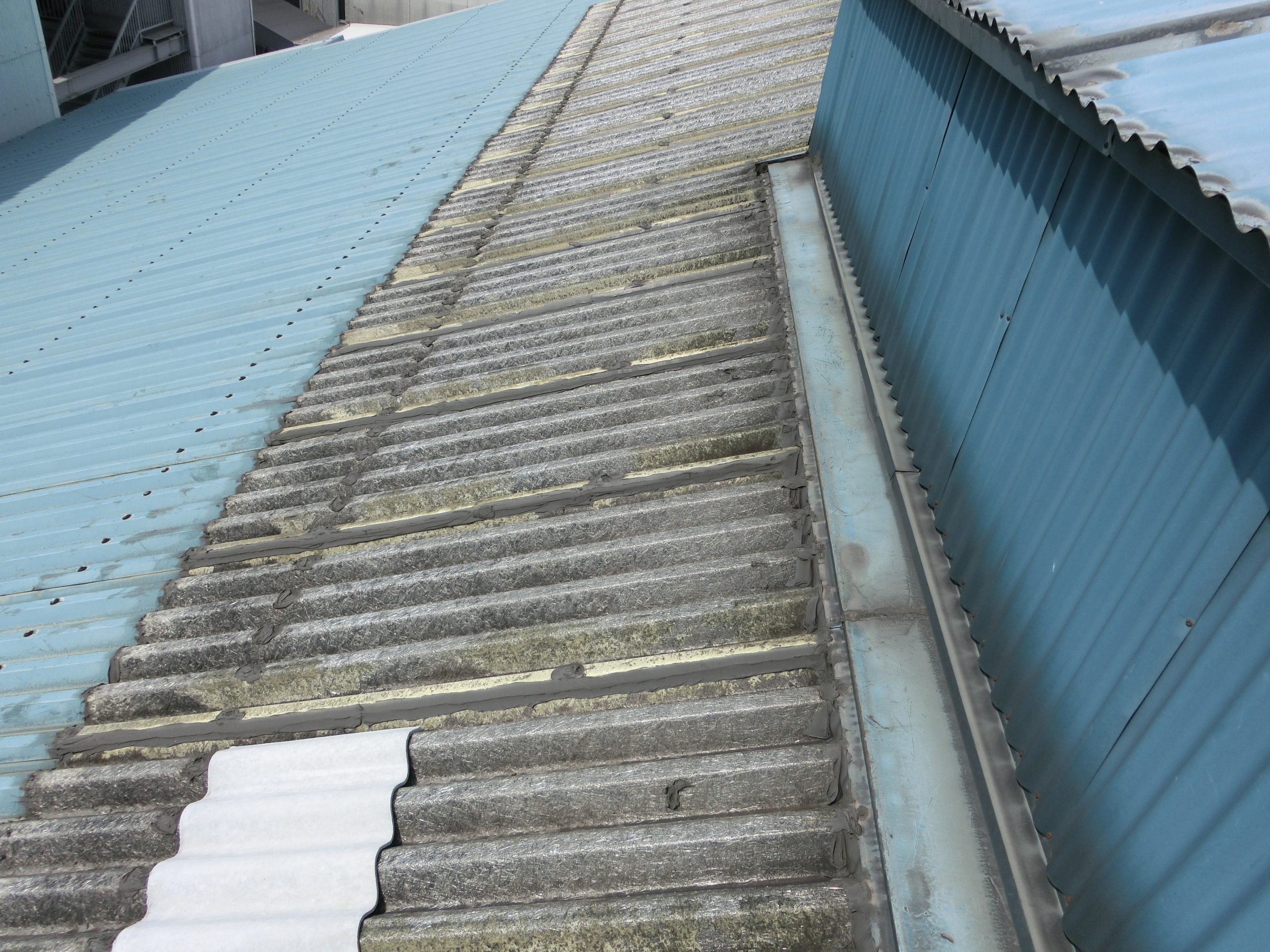 工場屋根雨漏り