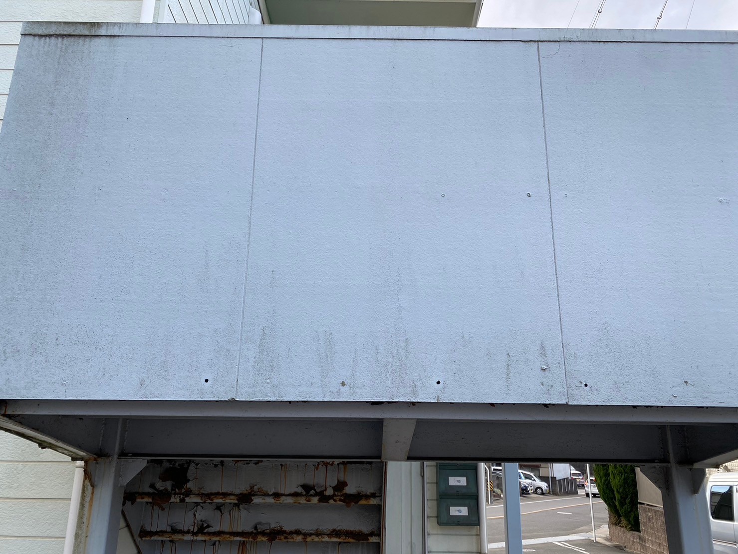東海市の賃貸アパートの鉄骨階段