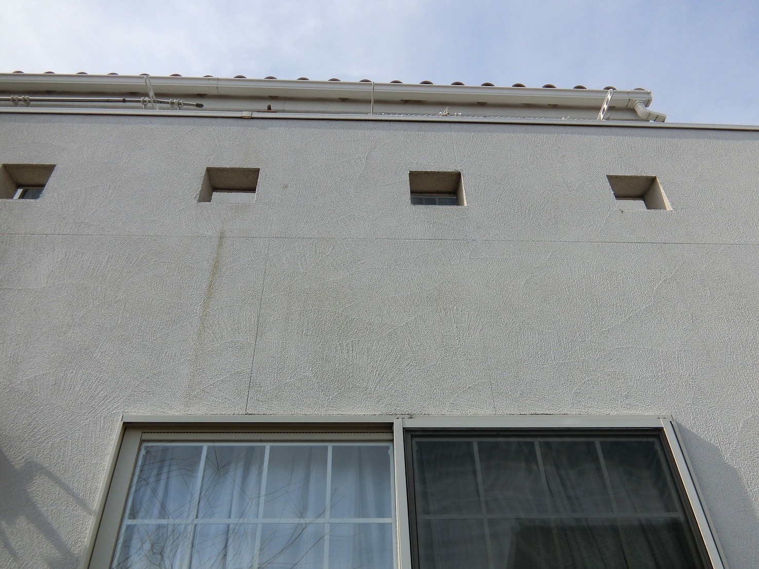高浜市にてモルタル鏝仕上の外壁にひび割れができたので塗り替えのために現地調査に行ってきました
