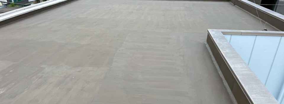 名古屋市名東区｜ALC外壁3階建て屋上の雨漏り修理に水性塗膜防水「アトレーヌ」を採用した防水工事事例